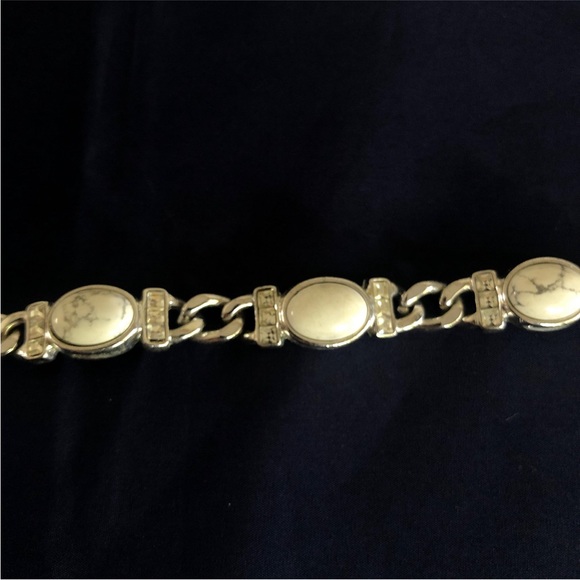 Howlite Stone Bracelet sliver color - Picture 2 of 10